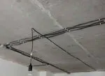 Проводка по потолку – как правильно провести проводку своими руками