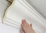 Как поклеить потолочный плинтус - инструкция