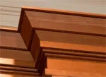 Потолочный деревянный плинтус - преимущества и недостатки, правила монтажа на потолок