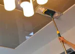 Чем мыть натяжной потолок на кухне и как это лучше сделать