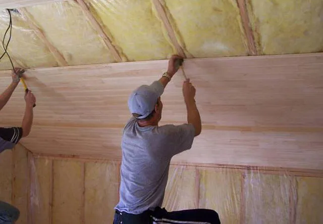 Видео: как утеплить потолок в частном доме?