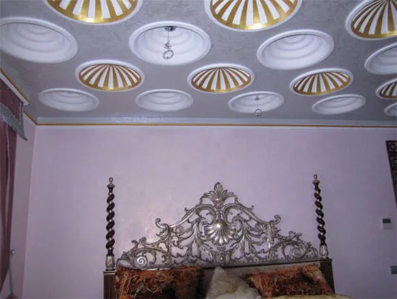 Потолки из гипсокартона в спальне: оригинальное и практичное решение