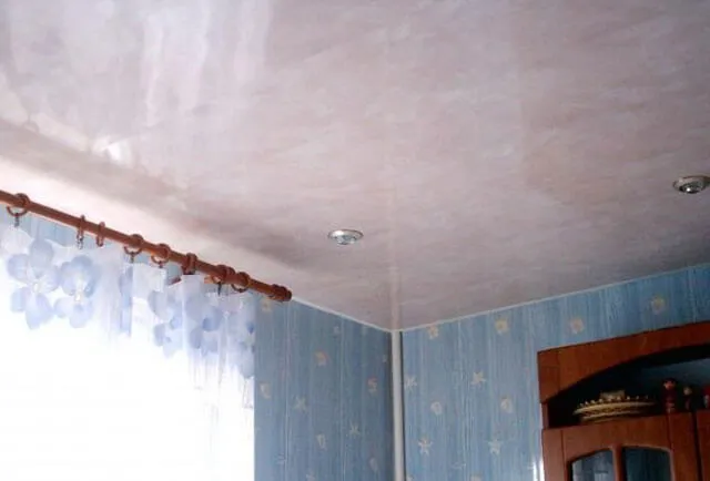 Потолок из панелей на кухне - 67 фото