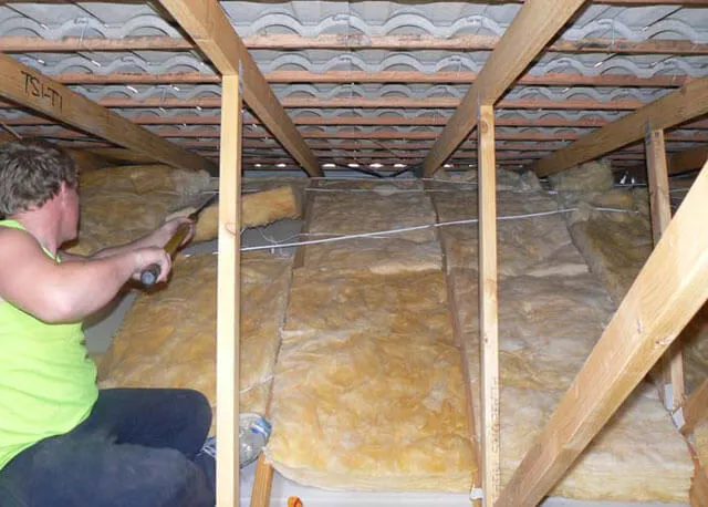 Минвата для утепления потолка выбор плотности и толщины материала отделка керамзитом и минватой в частном доме