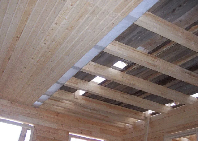Какой стороной правильно укладывать пароизоляцию к утеплителю на потолок.
