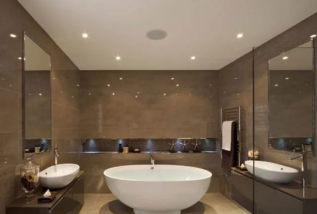 Выбор материала для потолка в ванной