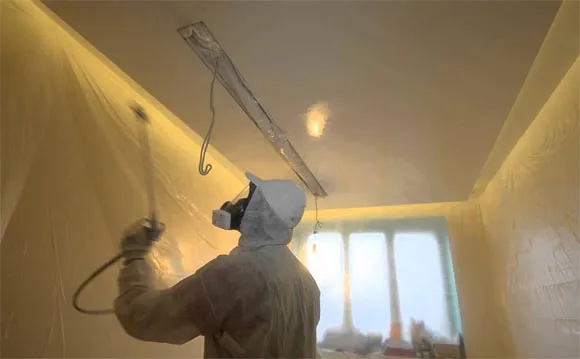 Красим потолок водоэмульсионкой — секреты малярного искусства