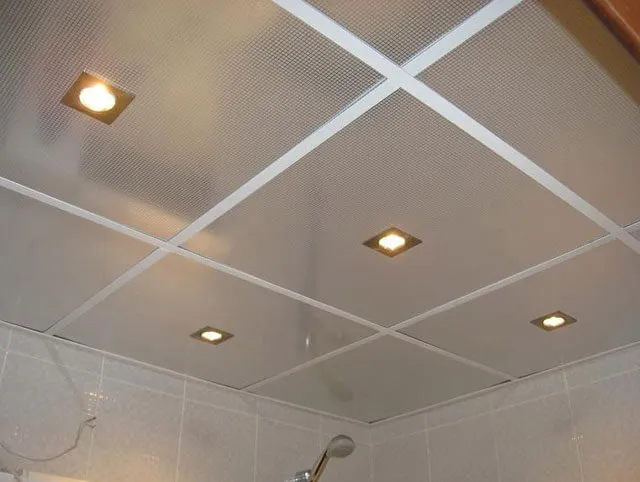 Реечный потолок для ванной комнаты