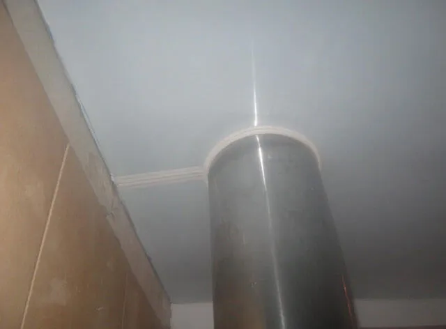 Как правильно сделать отверстие в натяжном потолке для обвода трубы и монтажа дырки