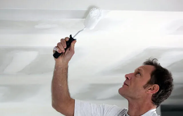 как покрасить потолок водоэмульсионной краской по побелке