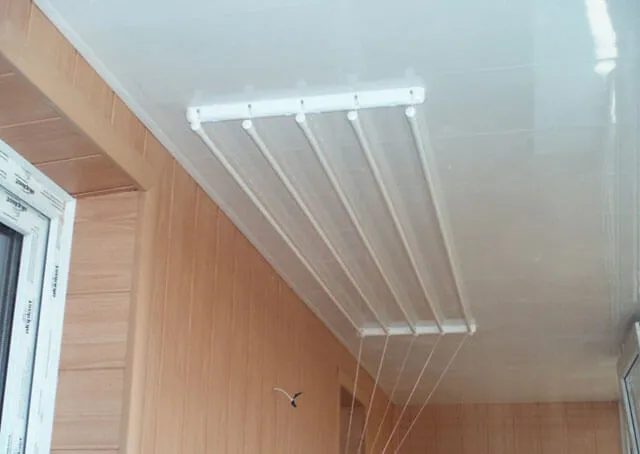 Делаем потолок на балконе: способы утепления и отделки