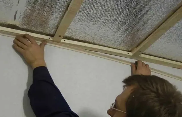 Потолок из пвх панелей — порядок монтажа своими руками