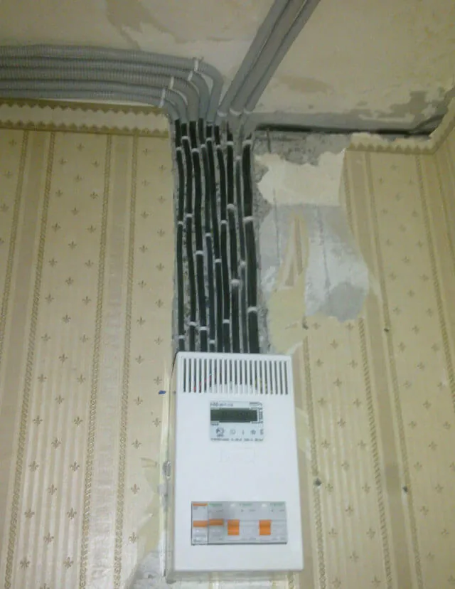 Проводка под натяжным потолком для осветительных приборов