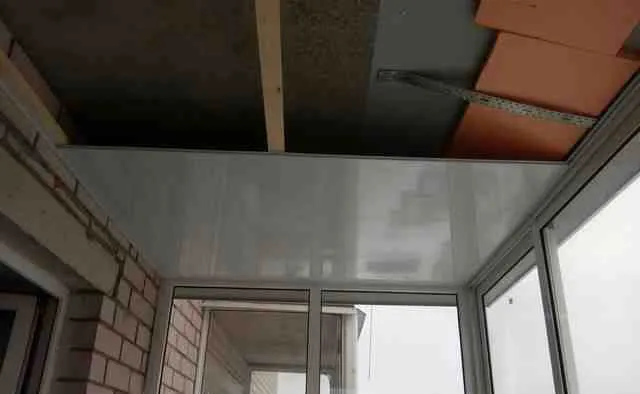 Натяжные потолки на балконе или лоджии