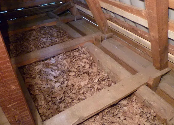 Как утеплить потолок чердака, какой материал лучше: насыпной, рулонный или плитный