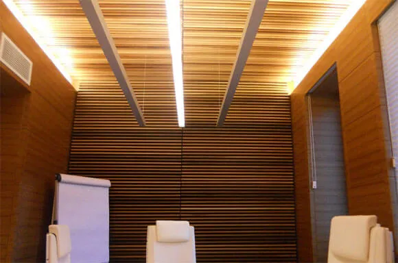 Деревянный реечный потолок — креативное решение для вашего дома