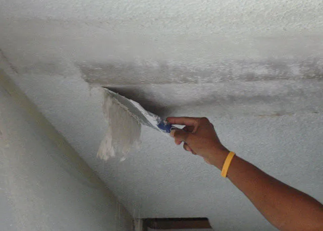 Очистка потолка от побелки: как отмыть побелку с потолка, как правильно .